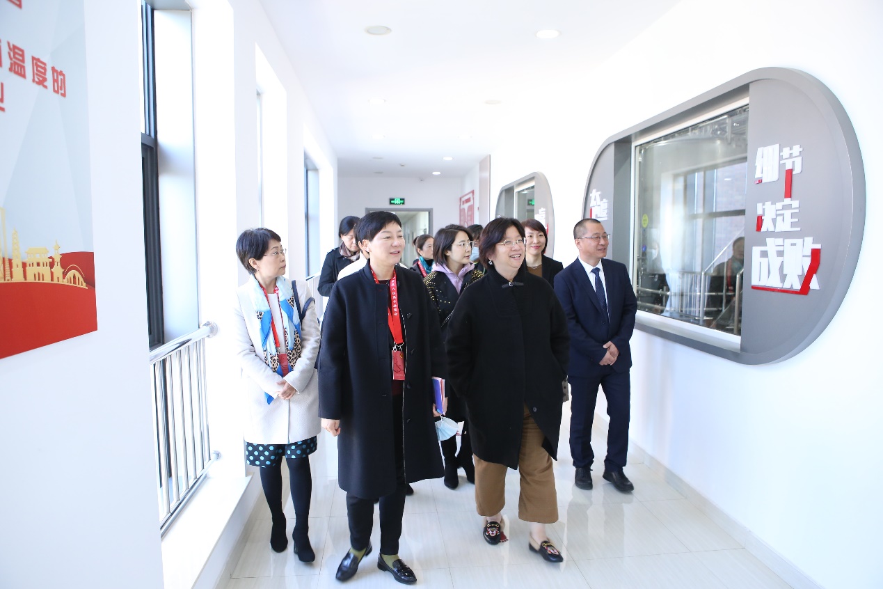 E:光明乳业党委工作部\1 党建工作1124 女性创新学校走进益民现场照片\IMG_1551.JPG
